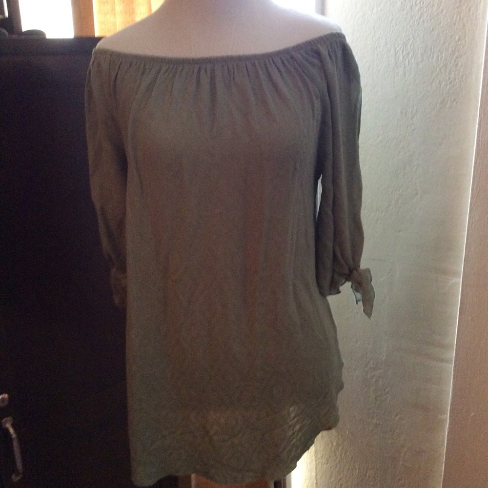 Cute sage green tie /open sleeve blouse never worn
